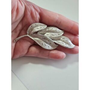 Vintage silver tone leaves brooch